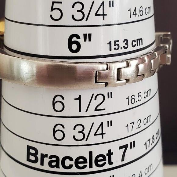 Armitron Now Watch Womens Diamond 17mm Case Quartz Analog Silver &‎ Gold Tone - Picture 5 of 10